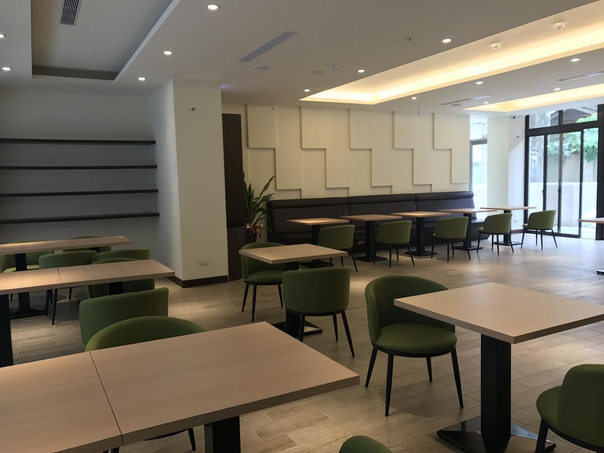 晨光飯店 Hotel Чиай Сити Екстериор снимка